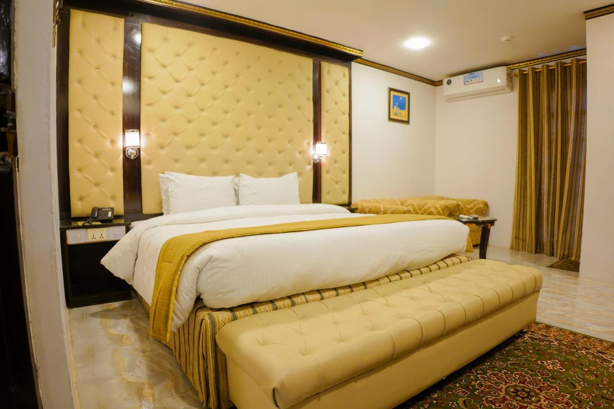 Indus Hotel Hyderabad Ngoại thất bức ảnh