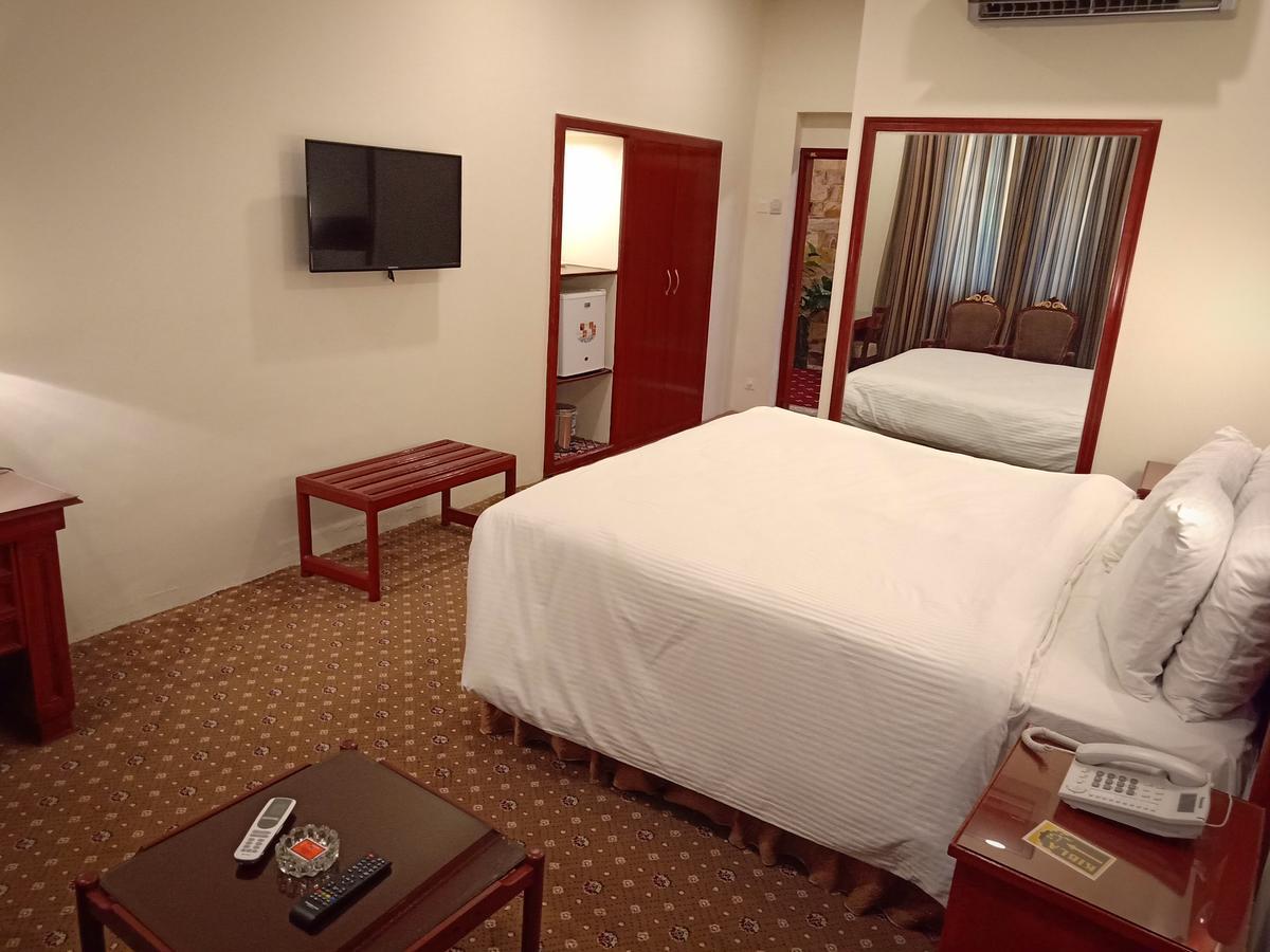 Indus Hotel Hyderabad Ngoại thất bức ảnh