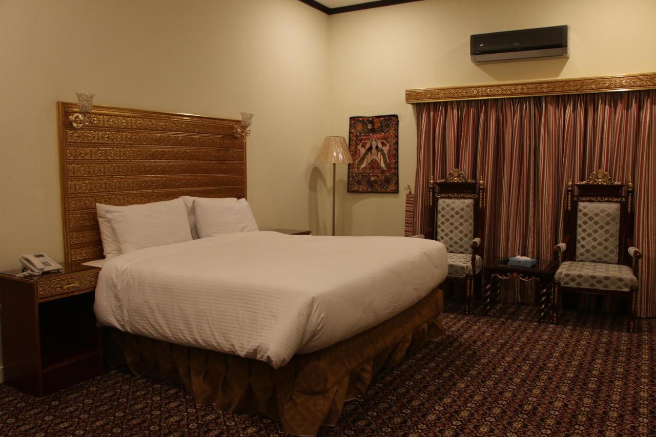 Indus Hotel Hyderabad Ngoại thất bức ảnh