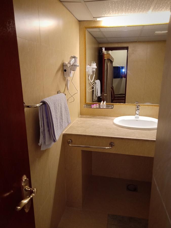 Indus Hotel Hyderabad Ngoại thất bức ảnh
