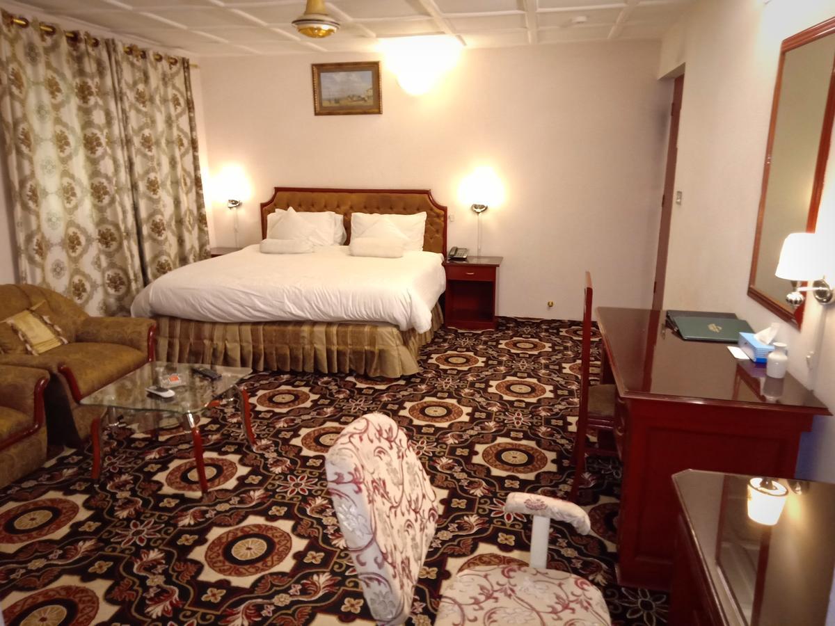 Indus Hotel Hyderabad Ngoại thất bức ảnh